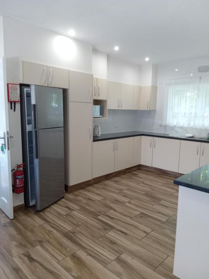 Hotel La Roussette Anse aux Pins Ngoại thất bức ảnh